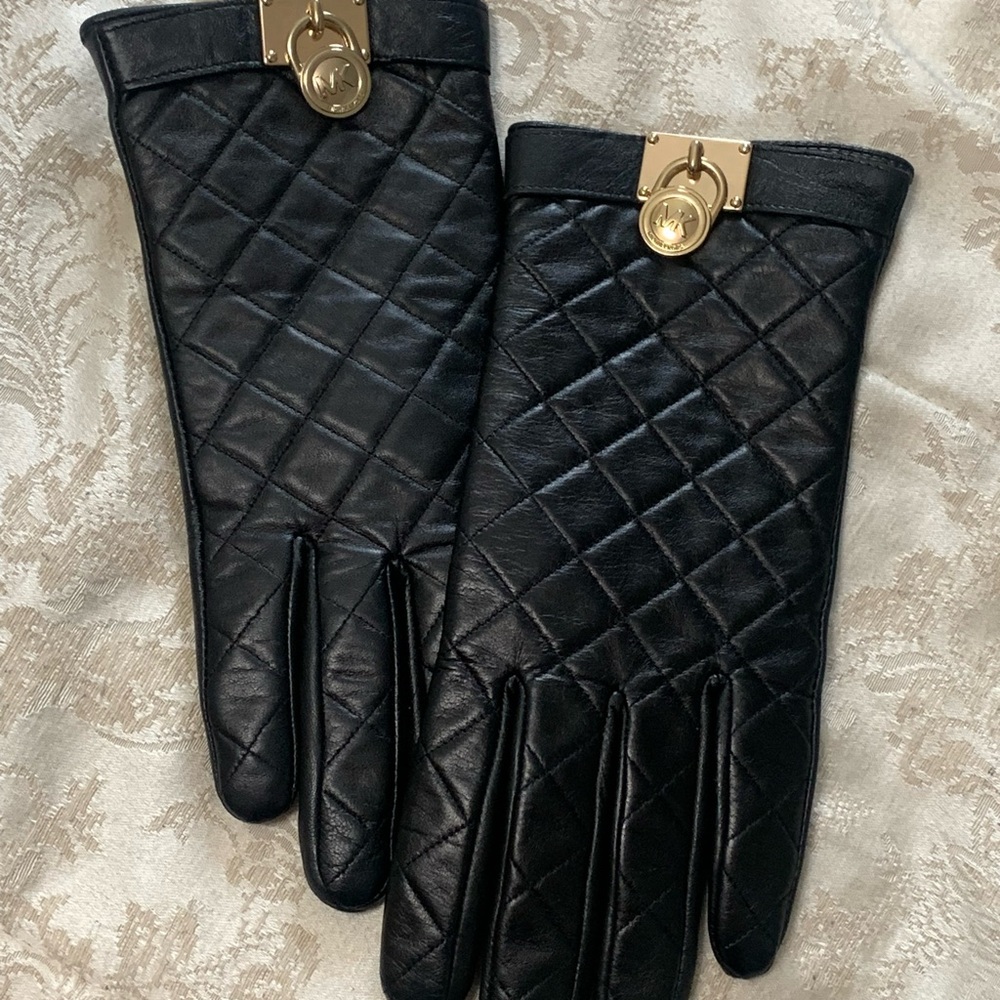 Elegant Black Quilted Leather Gloves